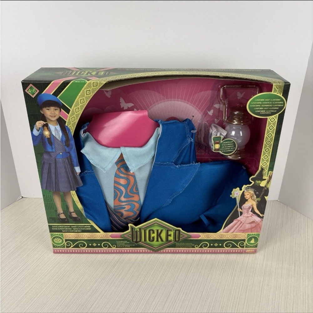 New in Box - Wicked Deluxe Shiz University
Uniform Set
Size: 4-6 years old